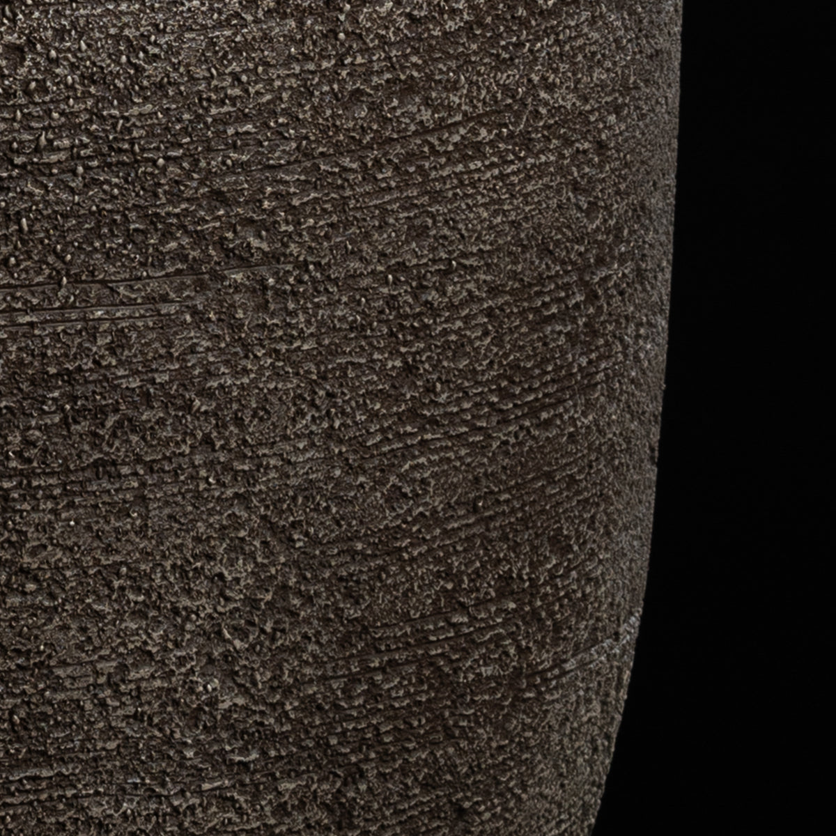 Cache-pot décoratif Quartz 41 cm — détail feuillage réaliste, design contemporain