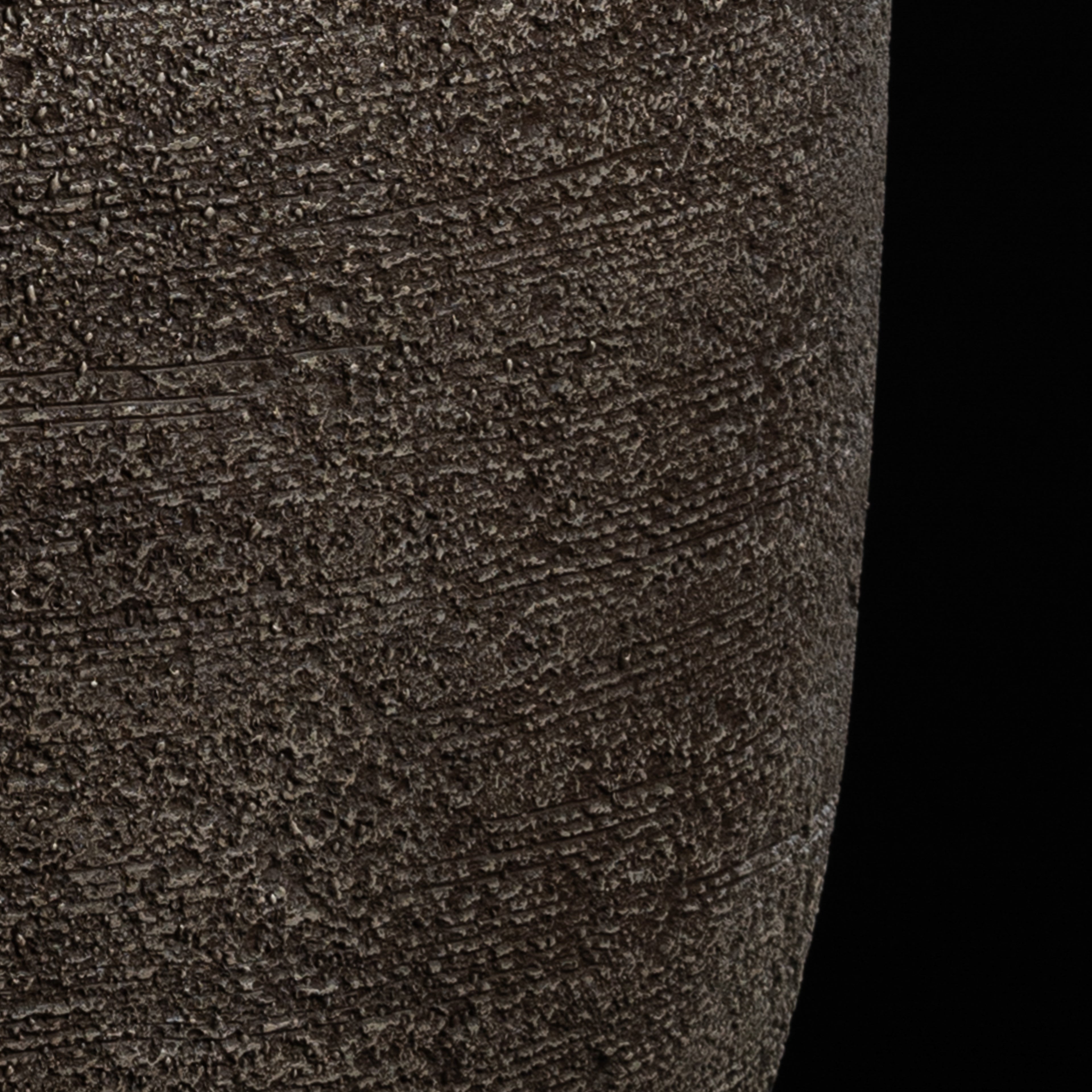 Cache-pot décoratif Quartz 41 cm — détail feuillage réaliste, design contemporain