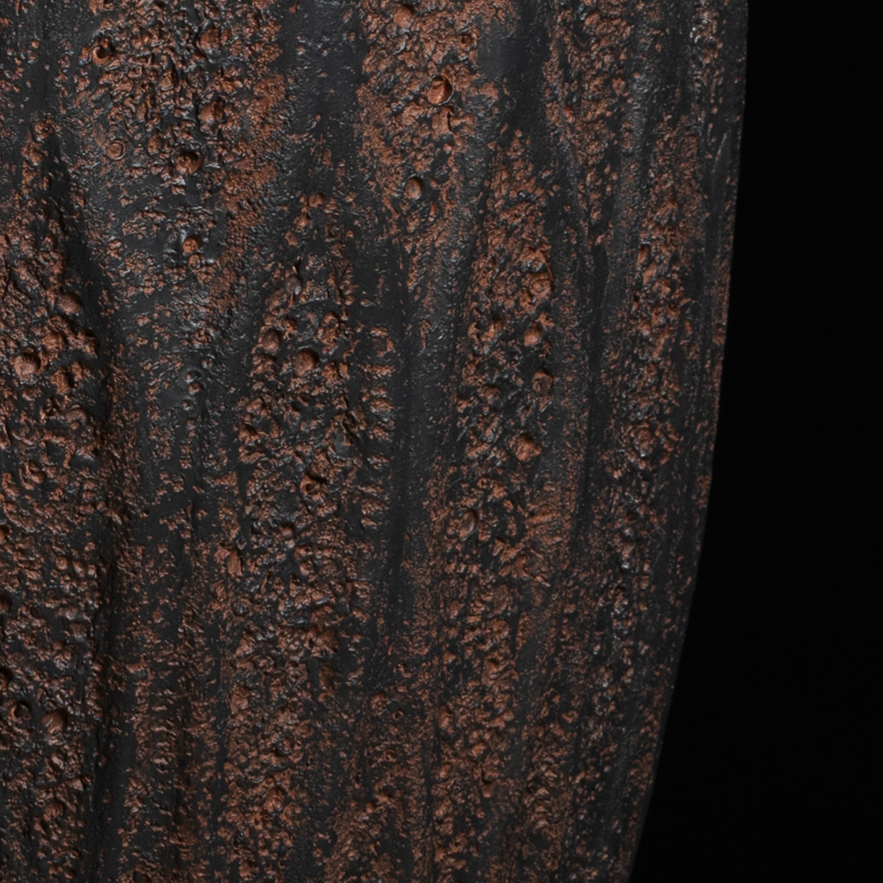 Cache-pot décoratif Vase Antique 52 cm — détail feuillage réaliste, design contemporain