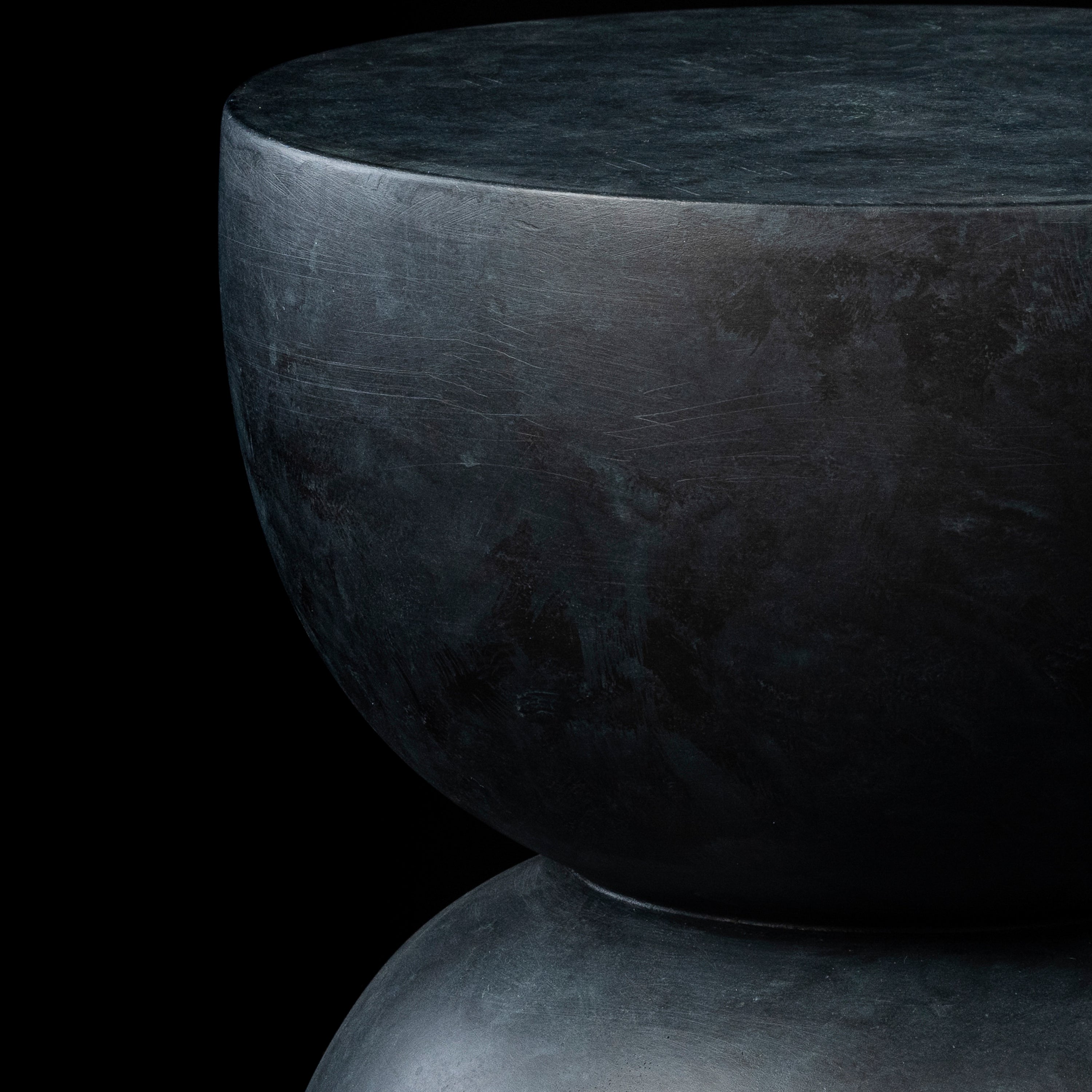 Console Design — vue de face, détail finition et matière du console design contemporaine réaliste