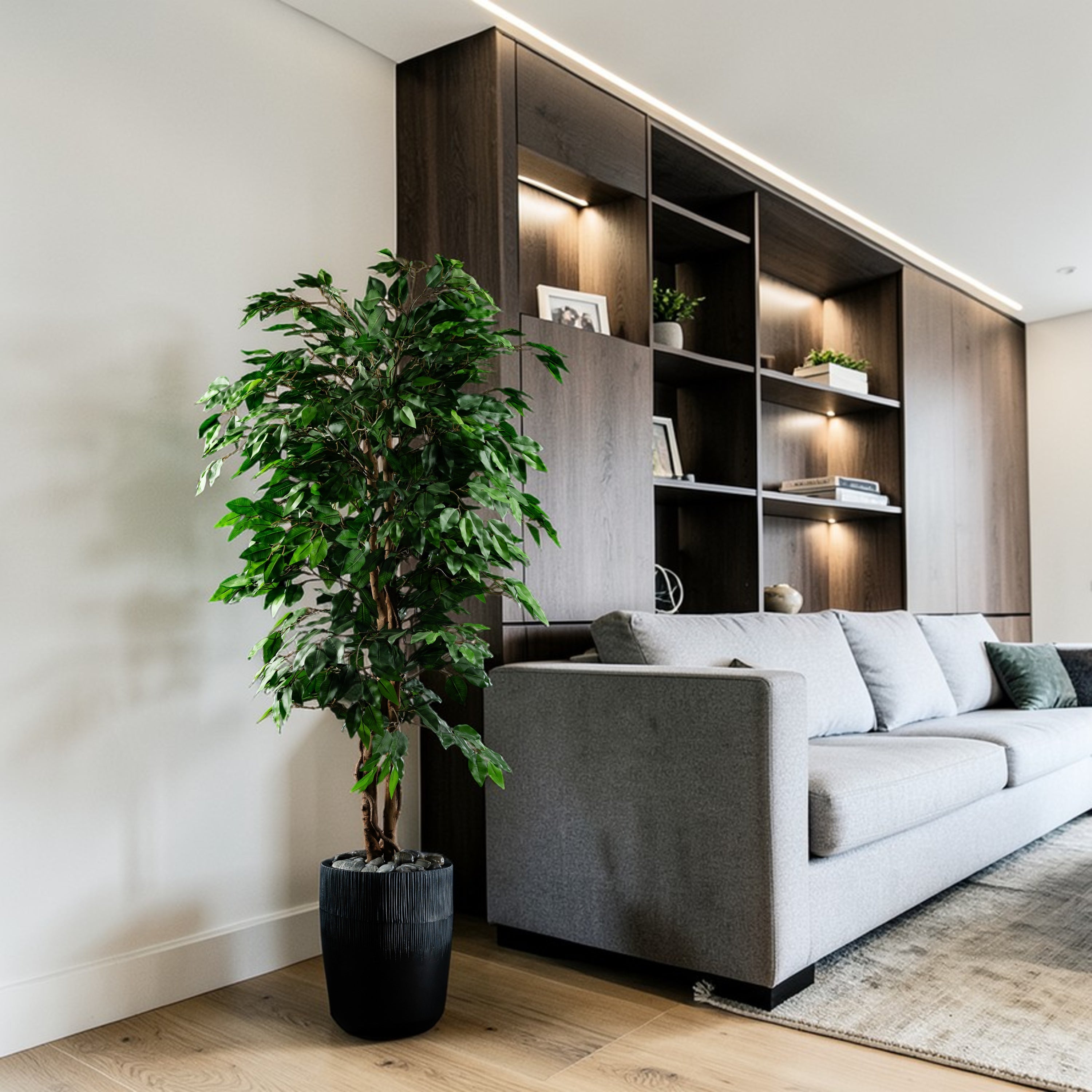 Plante artificielle Ficus Benjamina 150 cm en mise en scène salon — décoration intérieure réaliste