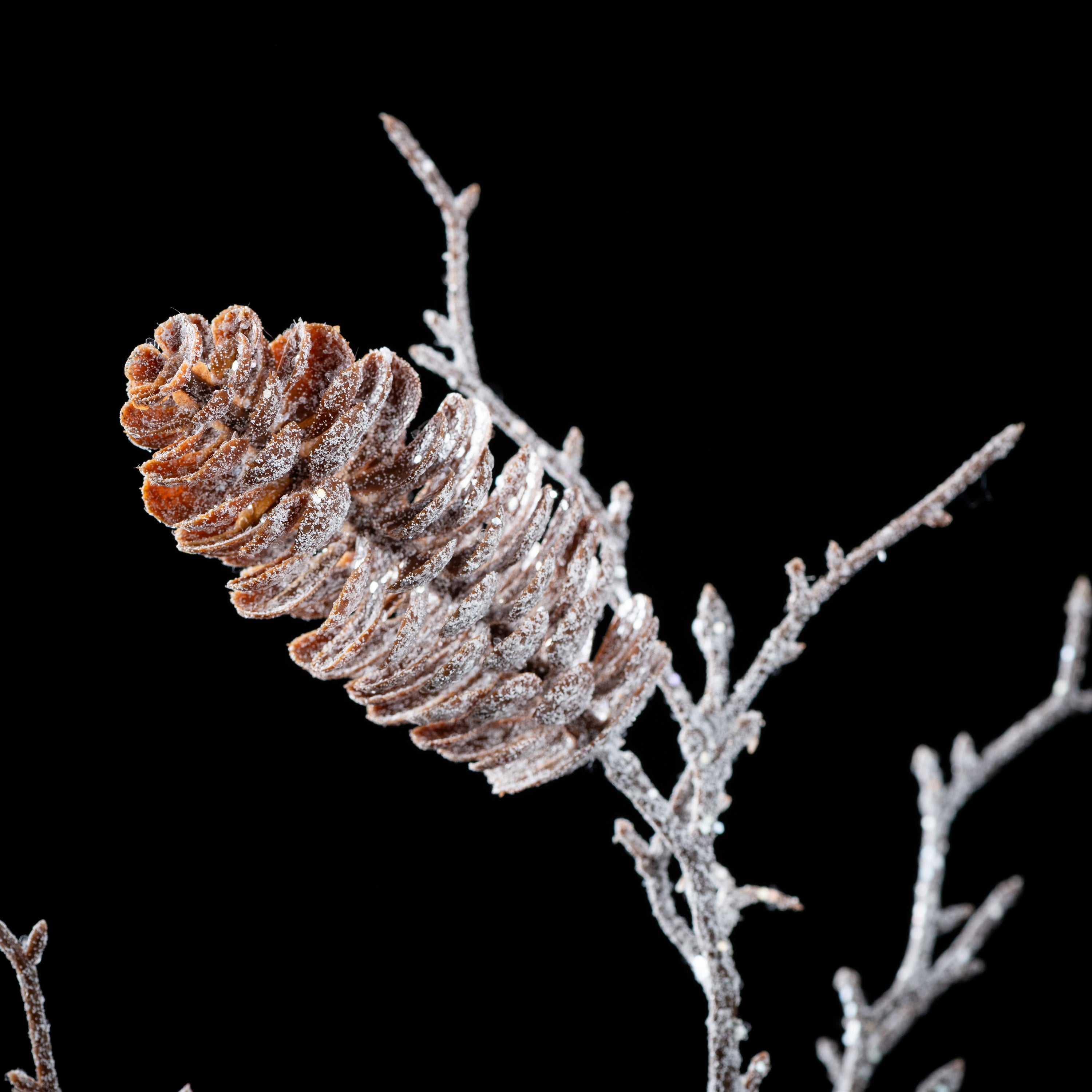 Branche de pommes de pin artificielle Natura 75 cm — détail feuillage réaliste, sans entretien
