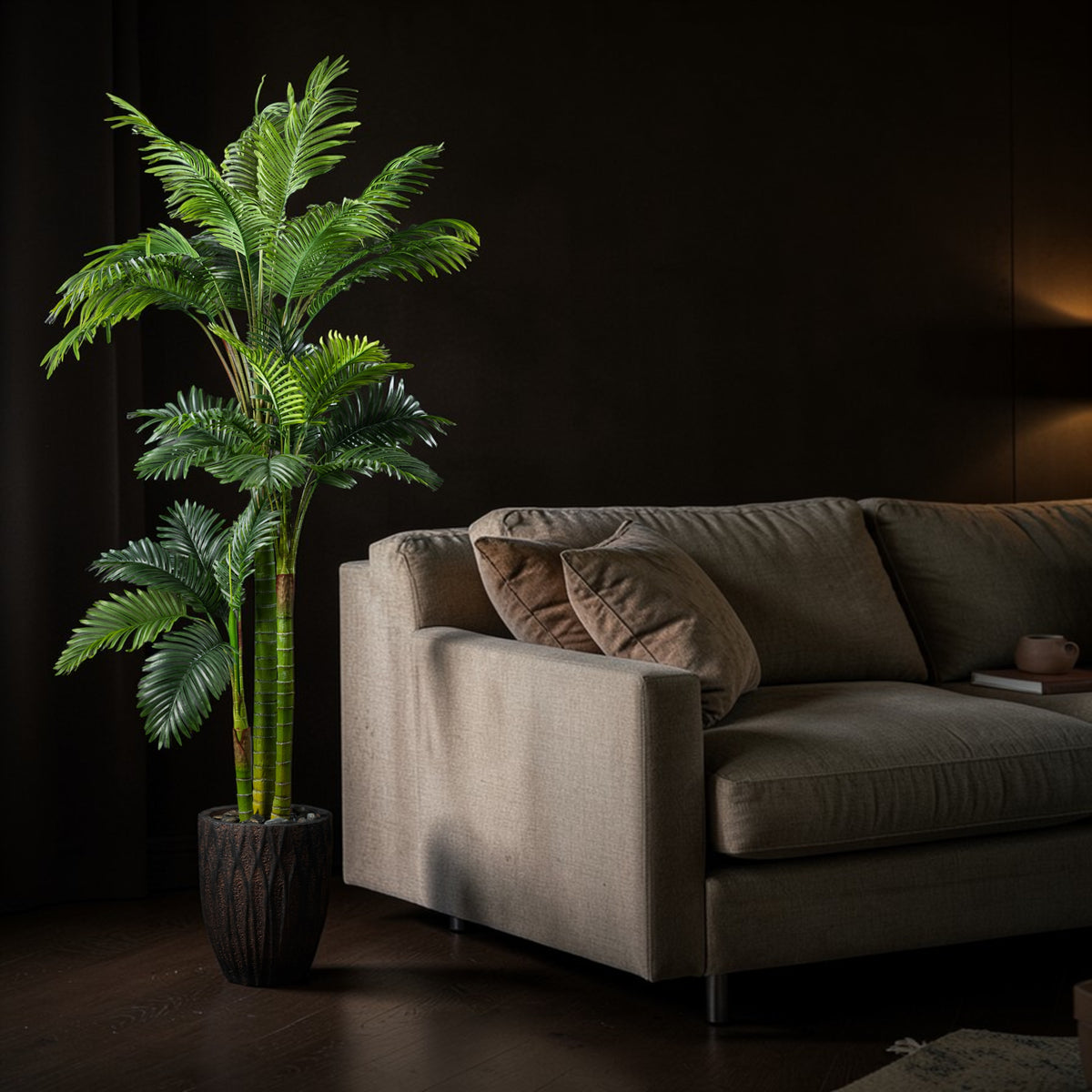 Palmier artificiel Adonidia Merrillii 210 cm en mise en scène salon — décoration intérieure réaliste