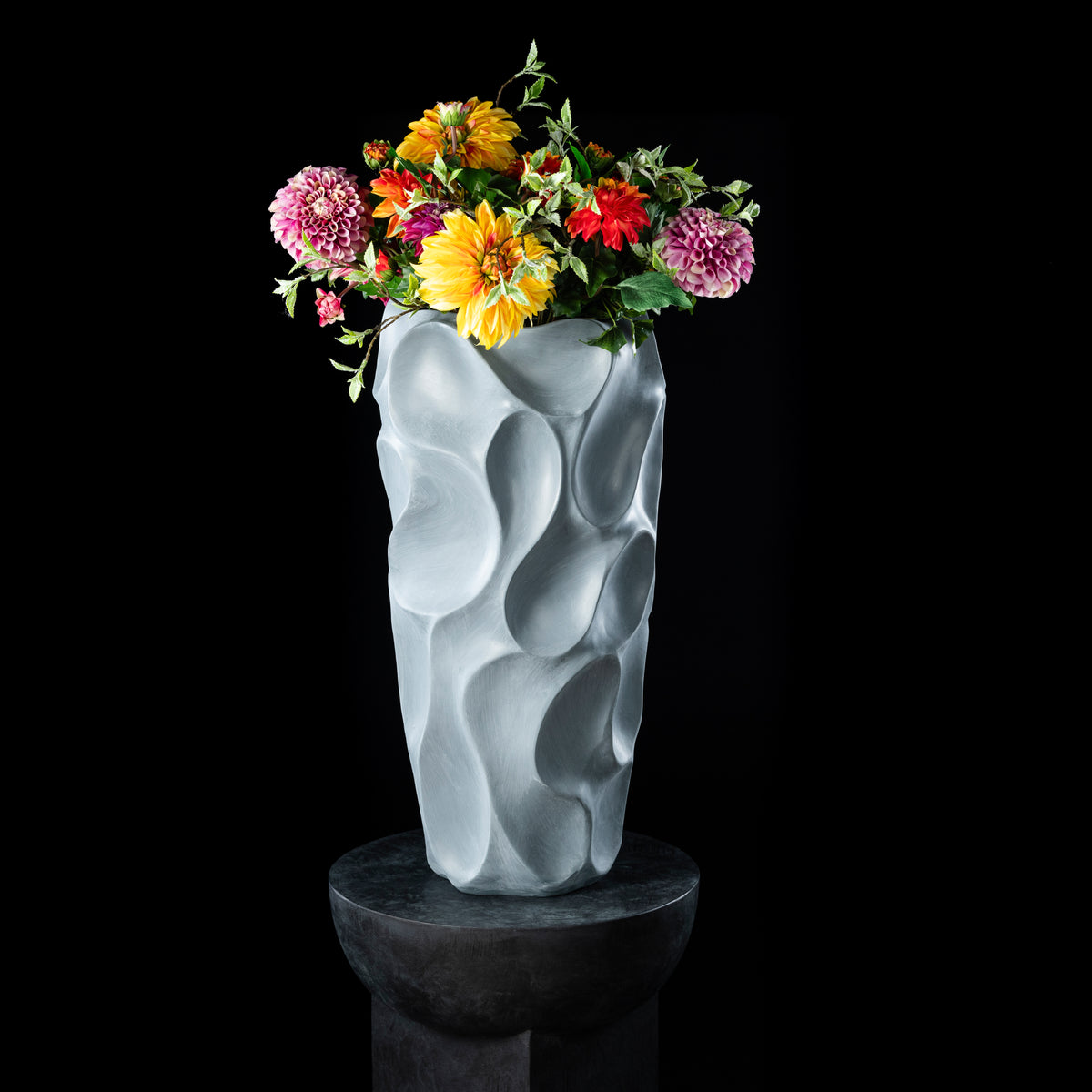 Vase Design — vue de face, détail forme et finition du vase design réaliste