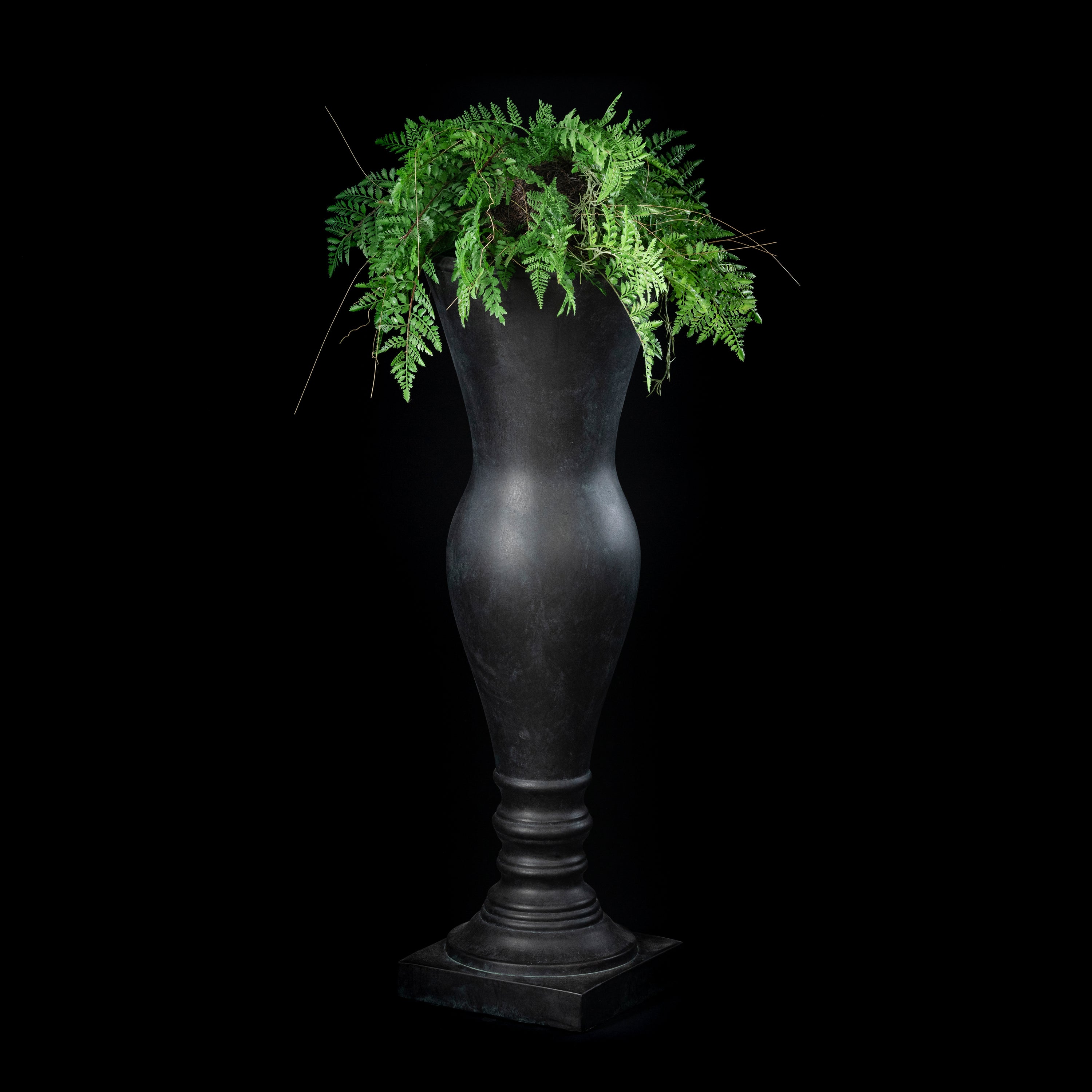 Vase Design — vue de face, détail forme et finition du vase design réaliste