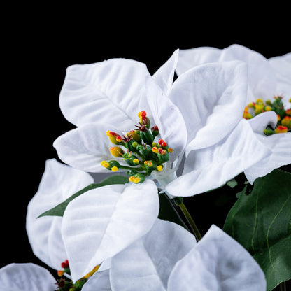 Bouquet d’étoiles de Noël artificielles crème 35 cm, détail d’une fleur et de son cœur jaune et rouge