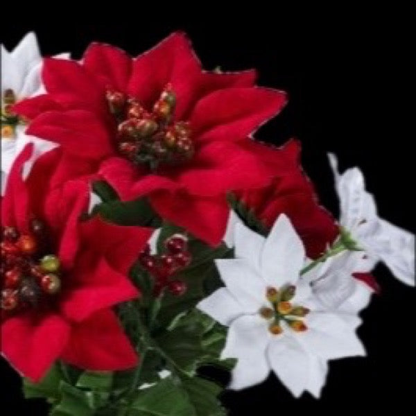 Bouquet d’étoiles de Noël artificielles rouges et blanches 23 cm, détail des fleurs et des baies rouges