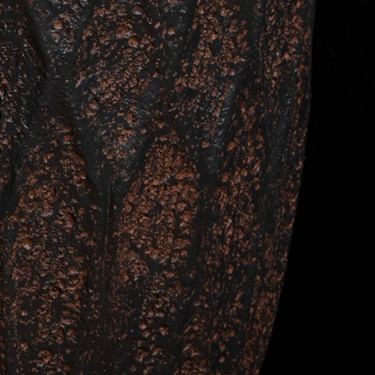 Cache-pot décoratif Haut Antique 30 cm — détail feuillage réaliste, design contemporain
