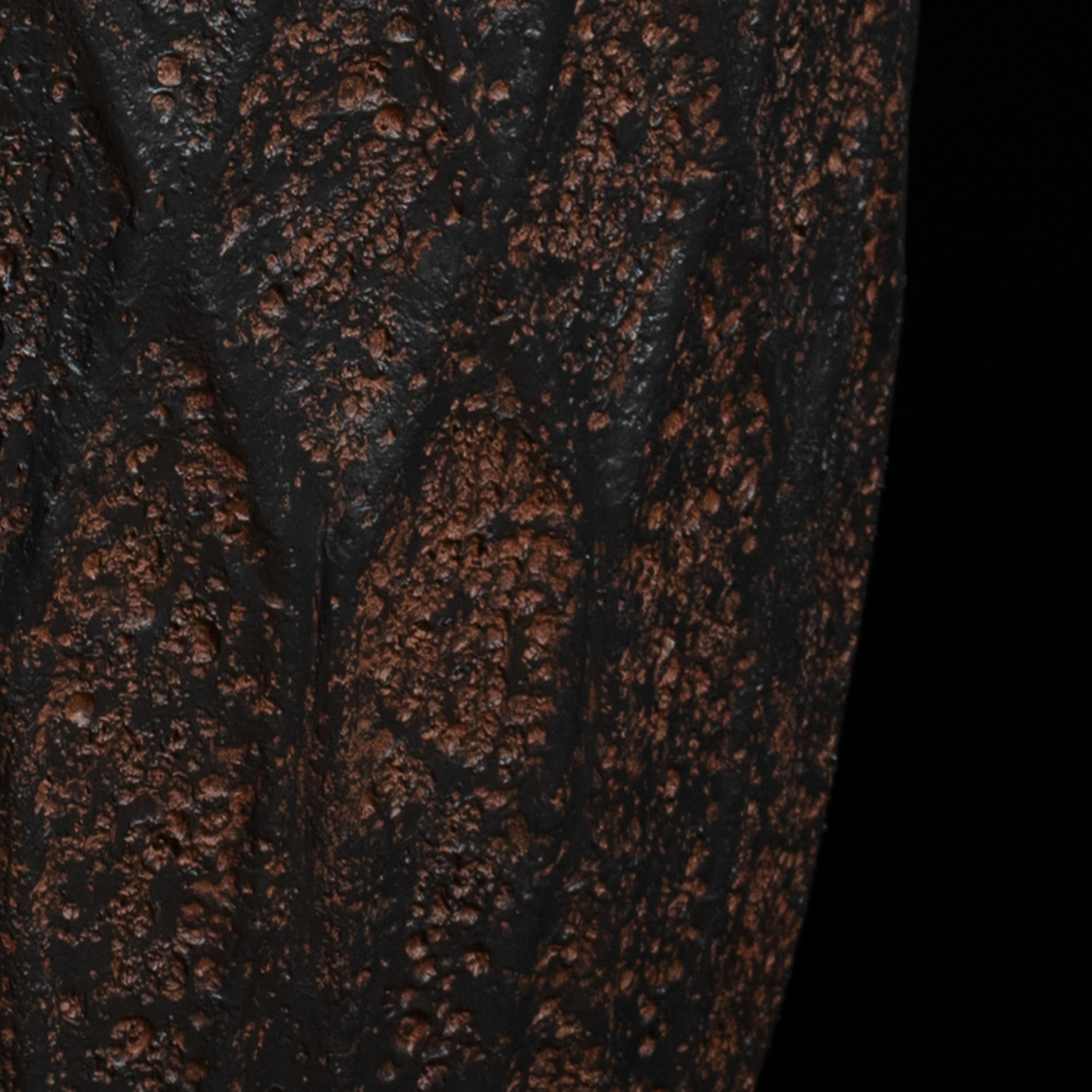 Cache-pot décoratif Haut Antique 30 cm — détail feuillage réaliste, design contemporain