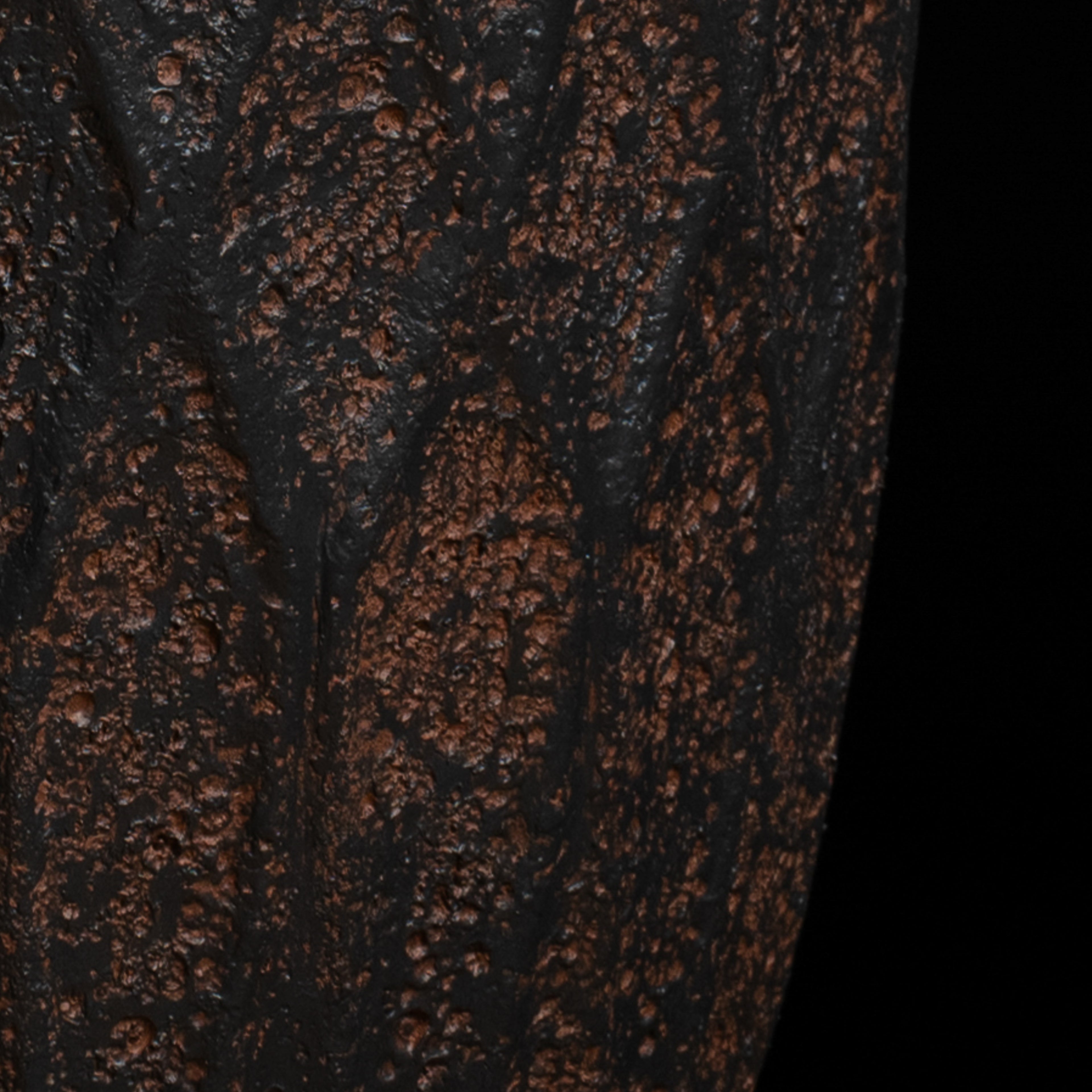 Cache-pot décoratif Haut Antique 30 cm — détail feuillage réaliste, design contemporain
