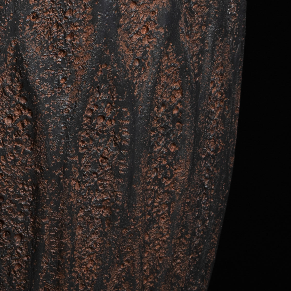 Cache-pot décoratif Vase Antique 52 cm — détail feuillage réaliste, design contemporain