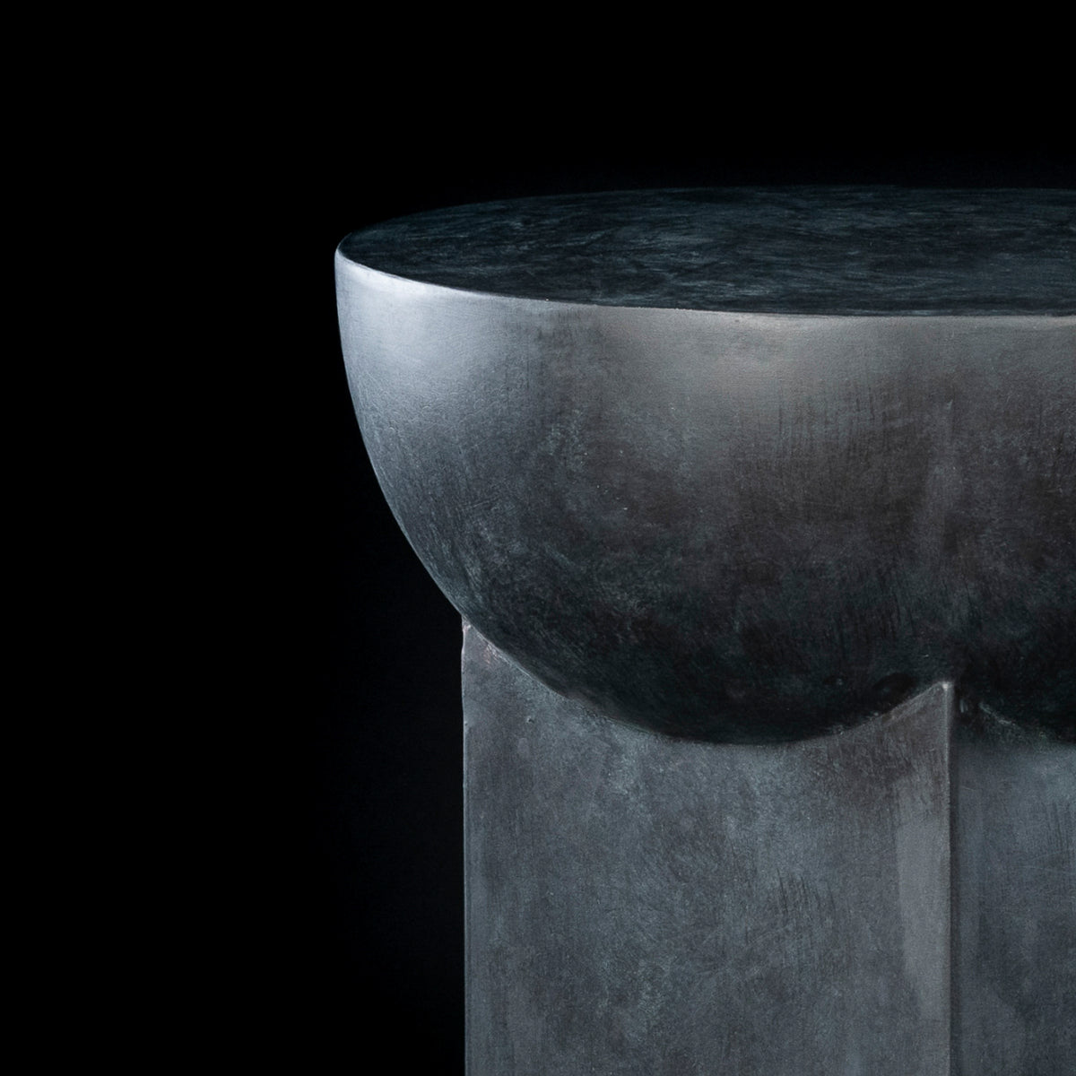 Console Design — vue de face, détail finition et matière du console design contemporaine réaliste