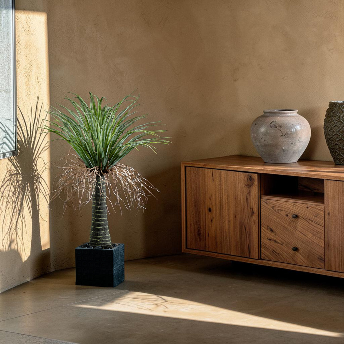 Plante artificielle Dracaena Plante De Dragonnier 110 cm en mise en scène salon — décoration réaliste