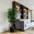 Plante artificielle Ficus Benjamina 150 cm en mise en scène salon — décoration intérieure réaliste