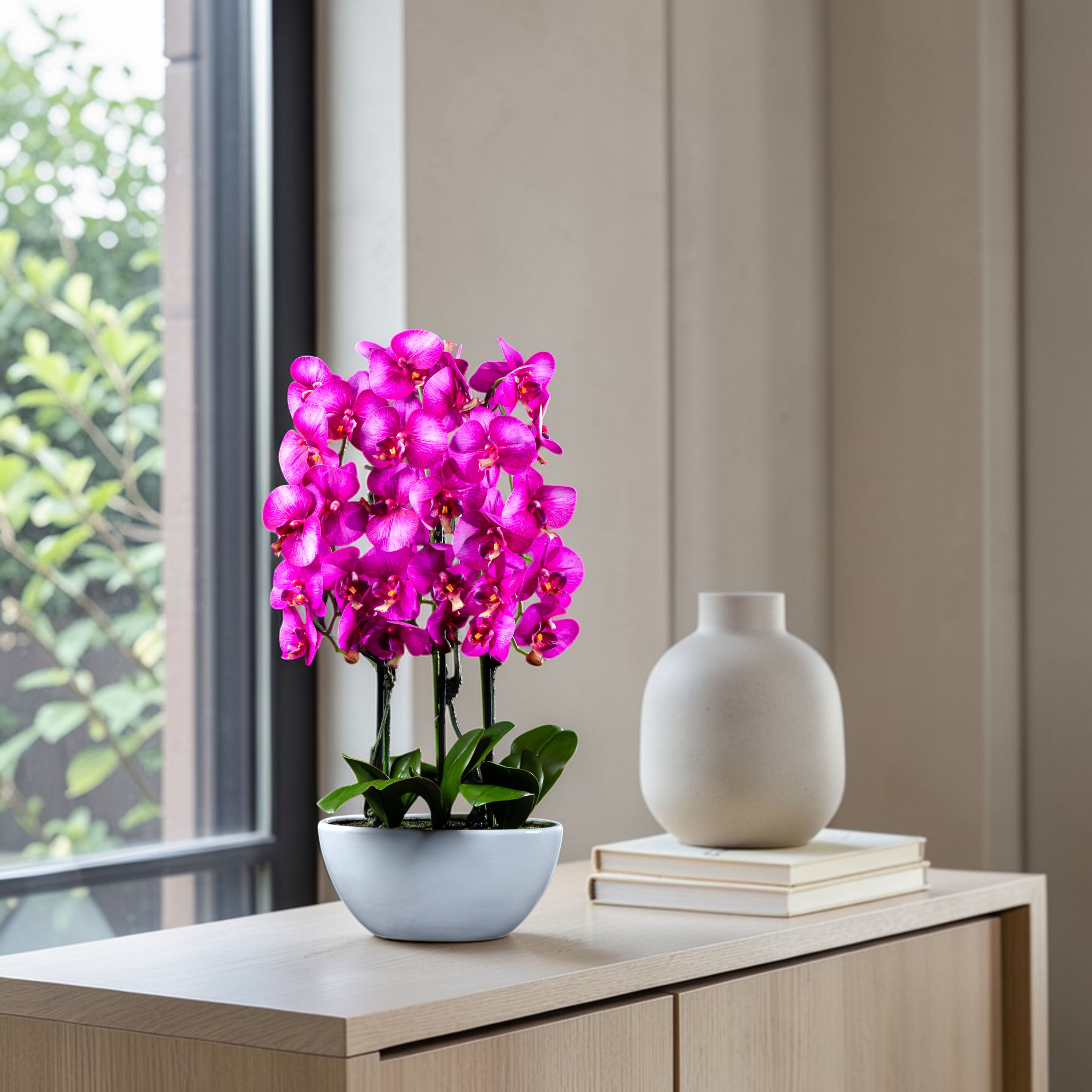 Orchidée artificielle 76 cm en mise en scène salon — décoration intérieure réaliste