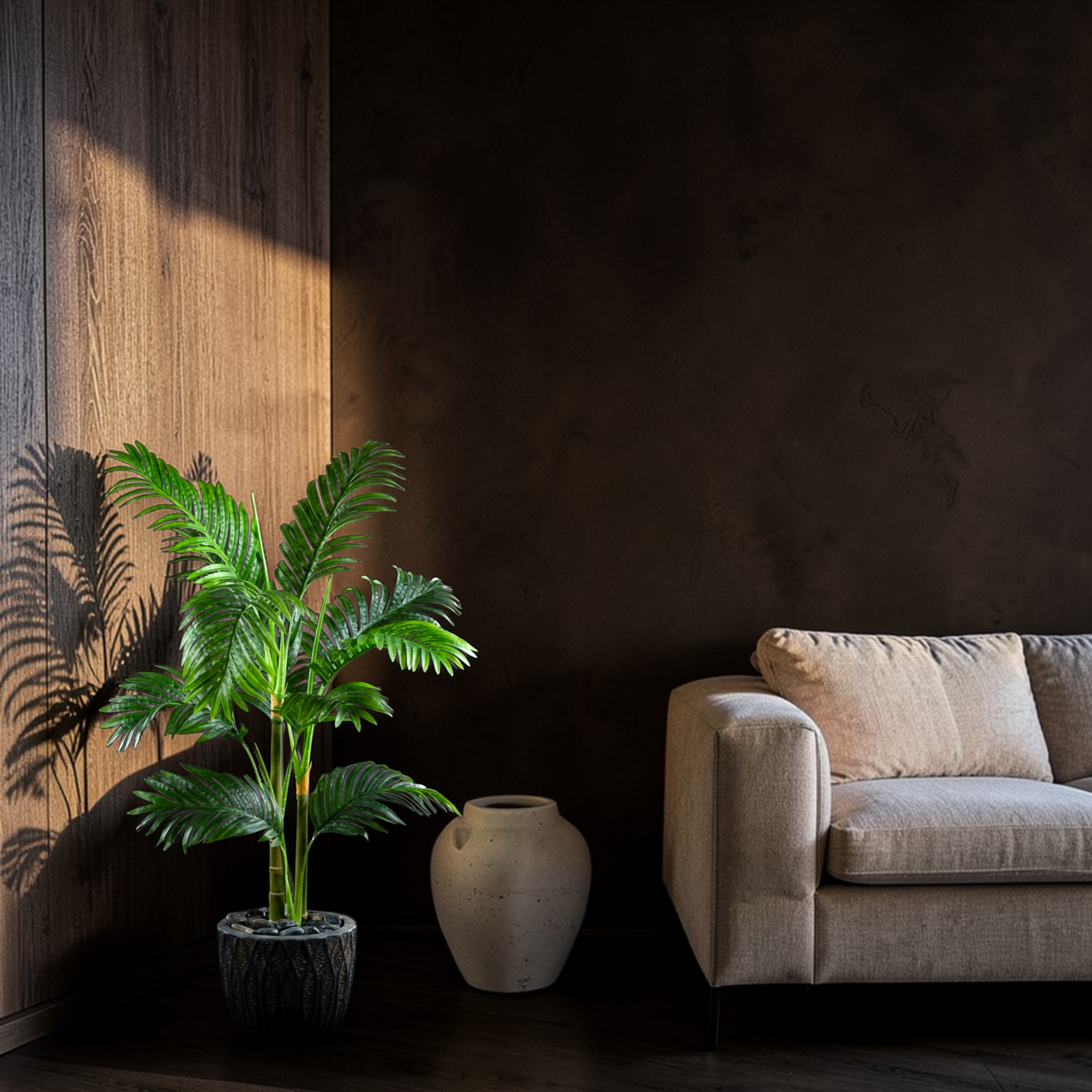 Cache-pot décoratif Palmier Areca 110 cm en mise en scène salon — décoration intérieure réaliste