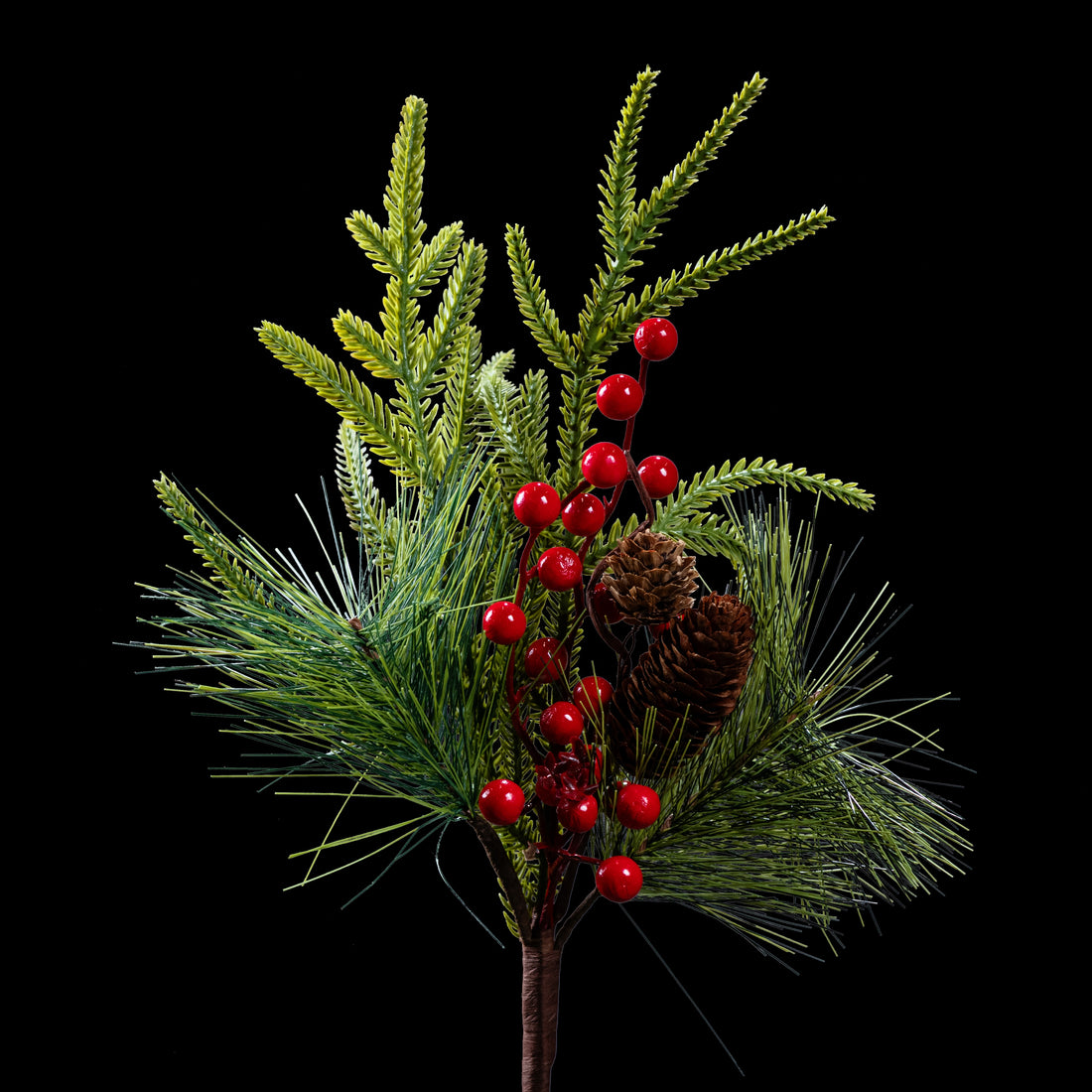 Branche de pommes de pin et baies rouges artificielle 70 cm, grand modèle, vue entière