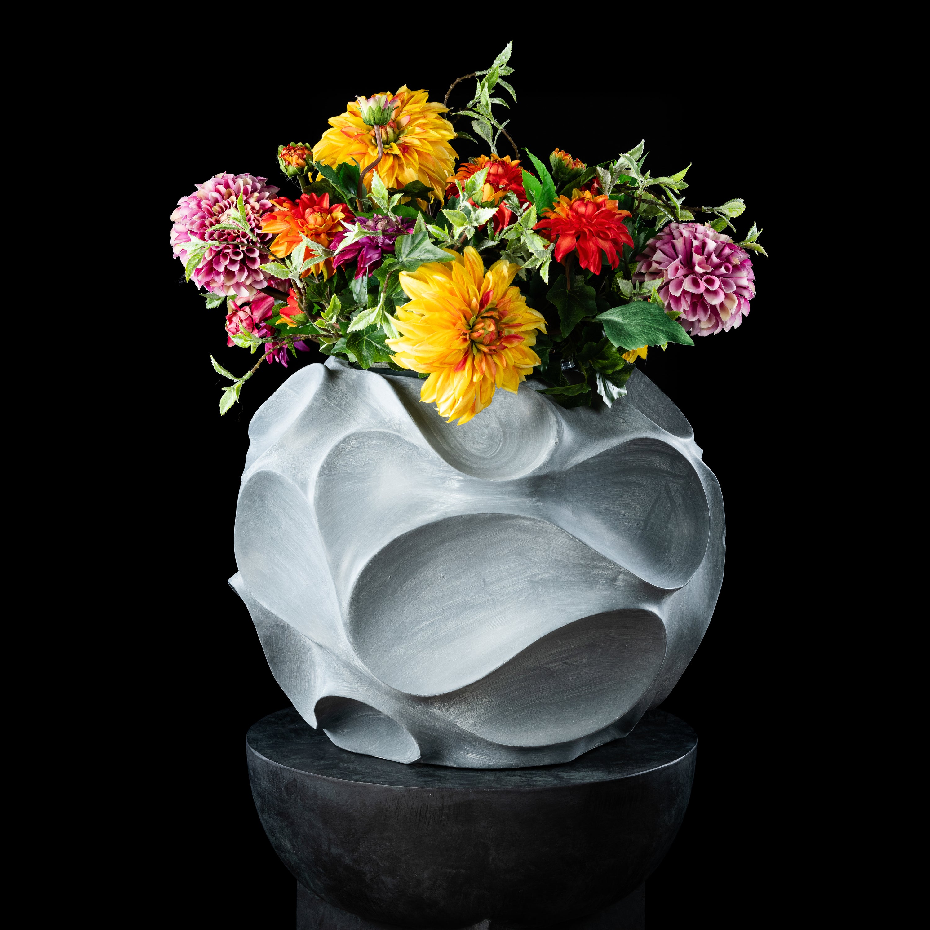 Vase Boule Design — vue de face, détail forme et finition du vase design réaliste