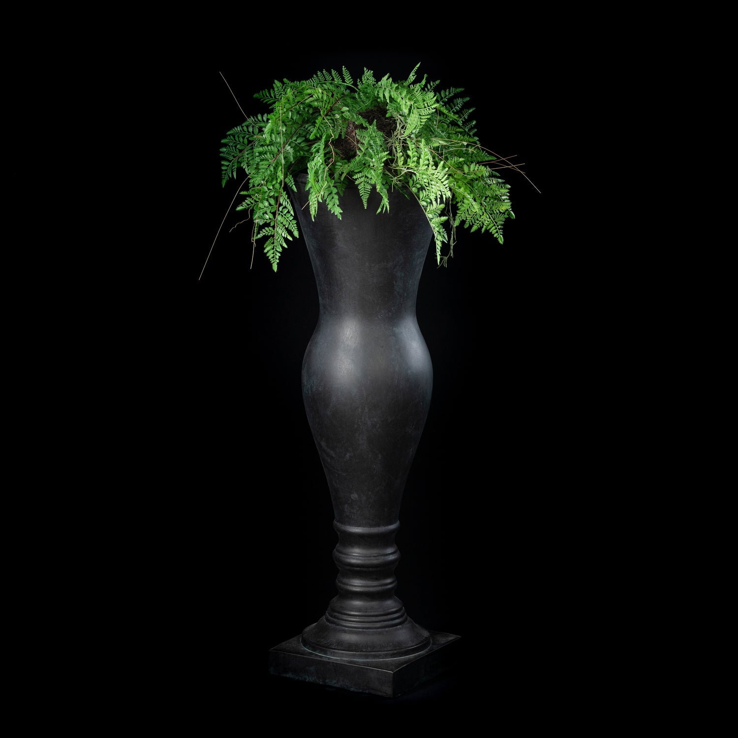 Vase Design — vue de face, détail forme et finition du vase design réaliste