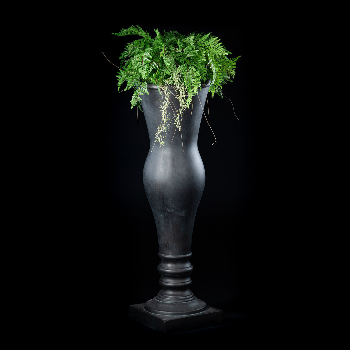 Vase Design — vue de face, détail forme et finition du vase design réaliste