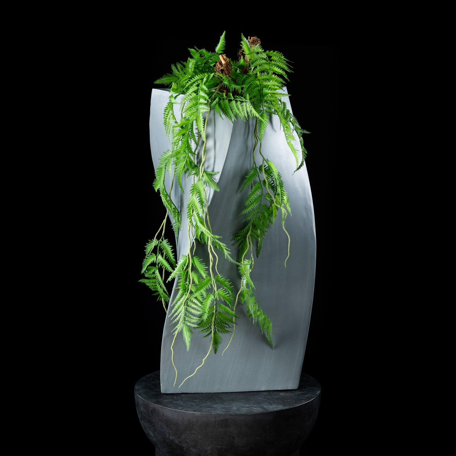 Vase Design — vue de face, détail forme et finition du vase design réaliste