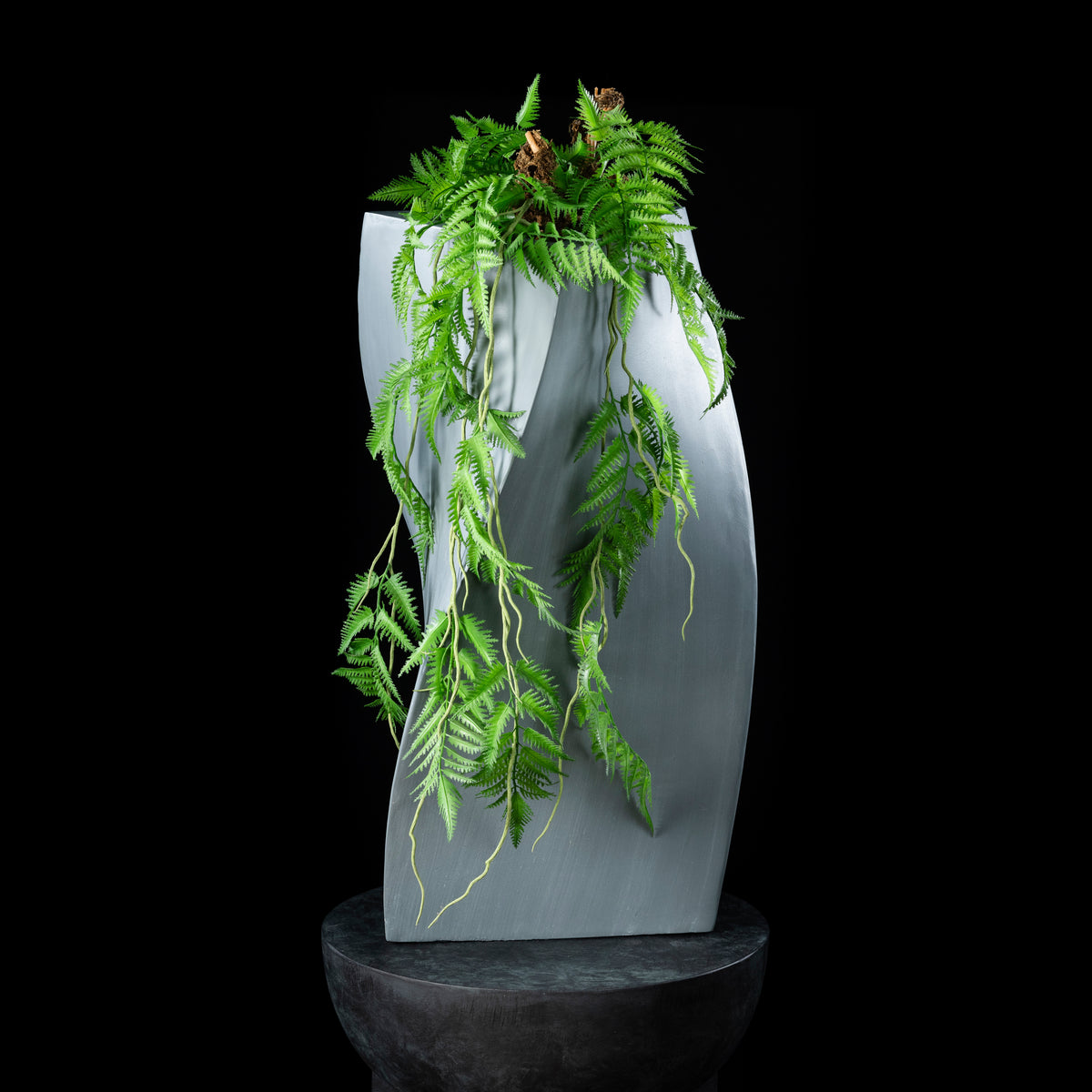 Vase Design — vue de face, détail forme et finition du vase design réaliste