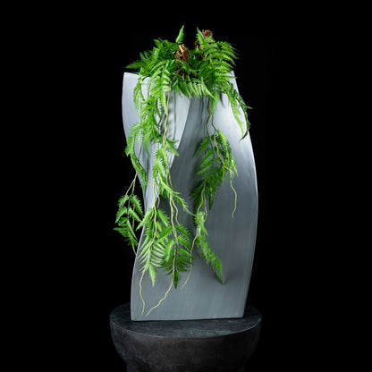 Vase Design — vue de face, détail forme et finition du vase design réaliste