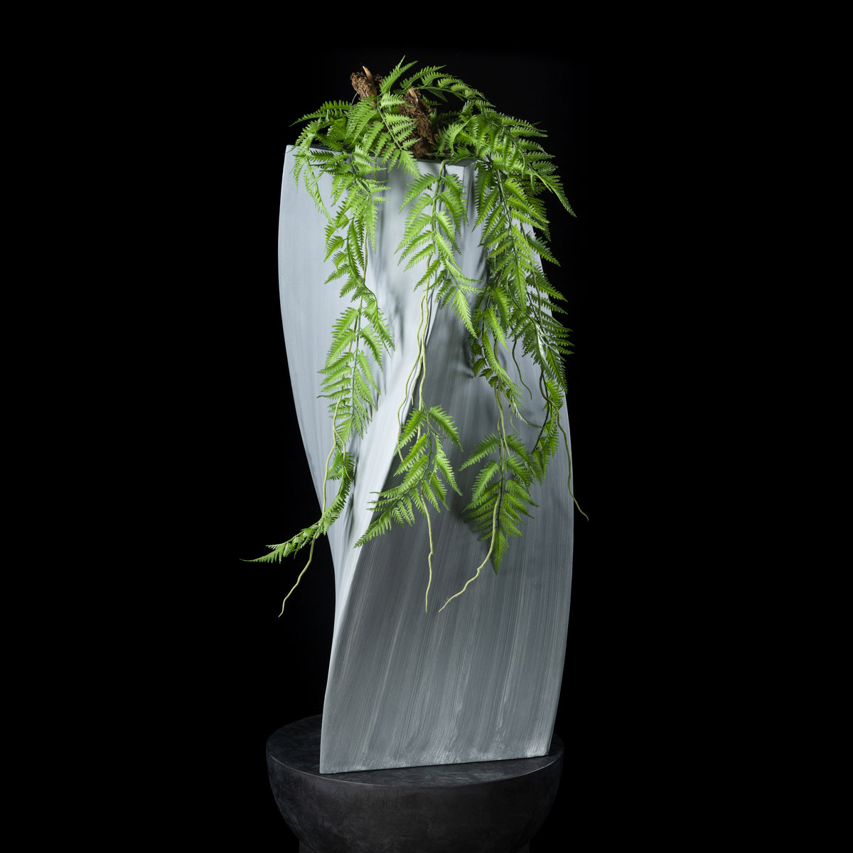 Vase Design — vue de face, détail forme et finition du vase design réaliste