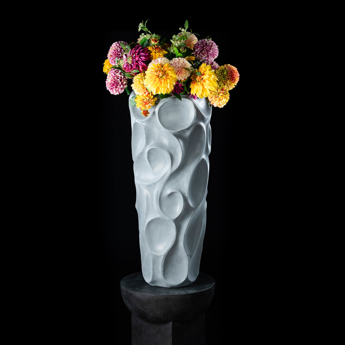 Vase Design — vue de face, détail forme et finition du vase design réaliste